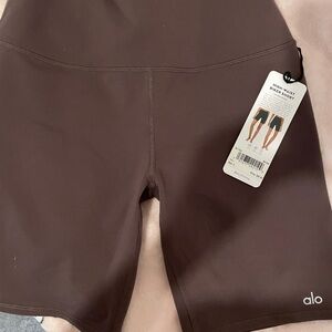 ALO Yoga Women's raisin color  Bike Shorts